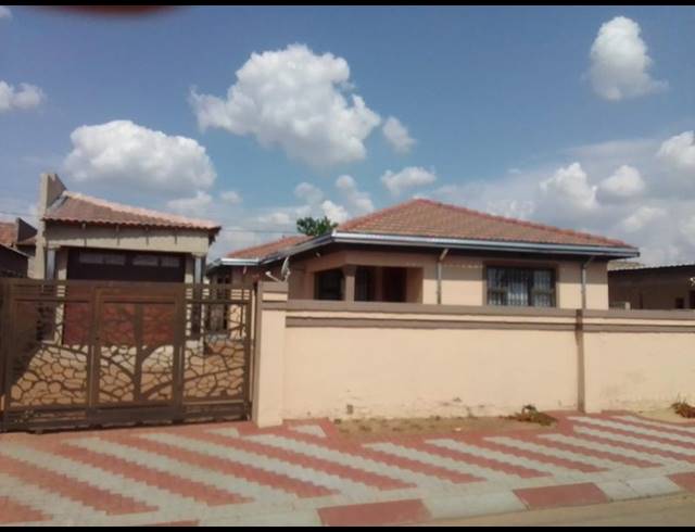 2 BEDROOM HOUSE FOR SALE IN RIETVALLEI AH